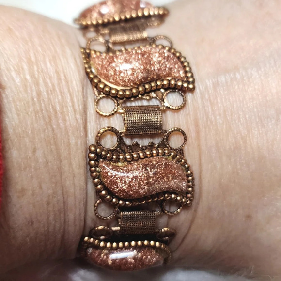 Vintage Lucite Confetti bracelet - Picture 1 of 8